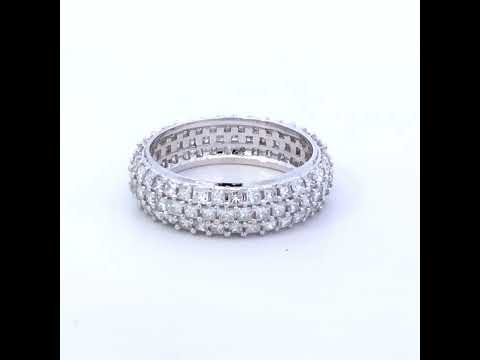 Rotating video showing the jewelry item