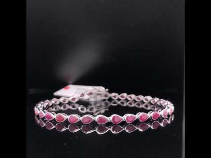 Rotating video showing the jewelry item