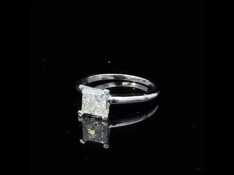 Rotating video showing the jewelry item
