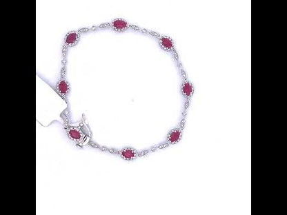 Rotating video showing the jewelry item