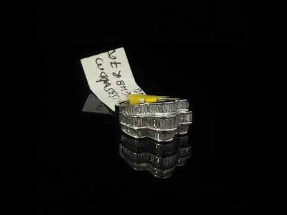 Rotating video showing the jewelry item