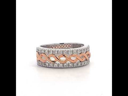 Rotating video showing the jewelry item