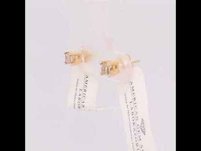 Rotating video showing the jewelry item