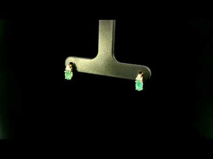 Rotating video showing the jewelry item