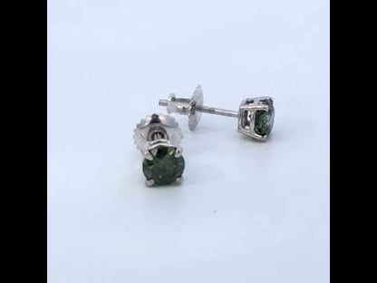 Rotating video showing the jewelry item