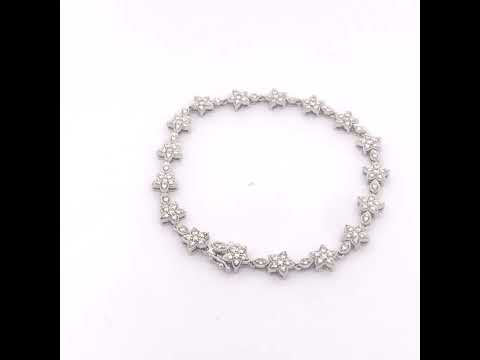 Rotating video showing the jewelry item
