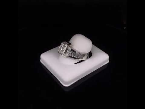 Rotating video showing the jewelry item
