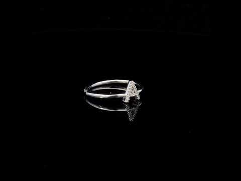 Rotating video showing the jewelry item