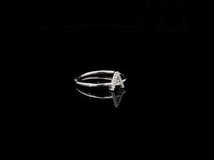 Rotating video showing the jewelry item