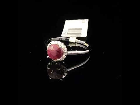 Rotating video showing the jewelry item