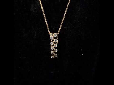 Rotating video showing the jewelry item