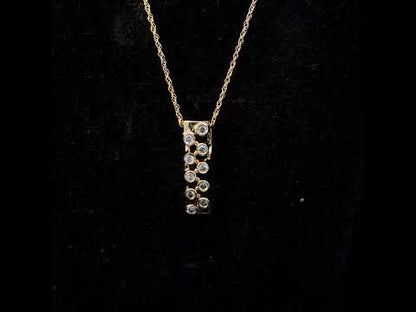 Rotating video showing the jewelry item