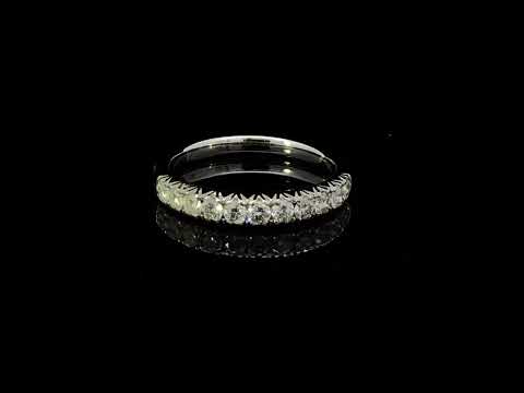 Rotating video showing the jewelry item
