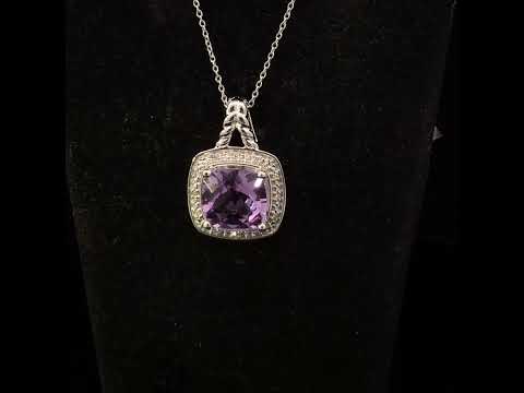 Rotating video showing the jewelry item