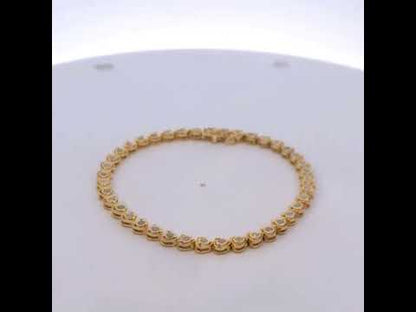 Rotating video showing the jewelry item