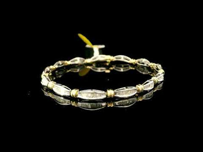 Rotating video showing the jewelry item