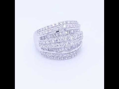 Rotating video showing the jewelry item