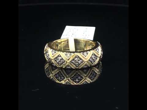 Rotating video showing the jewelry item