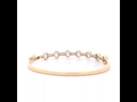 Rotating video showing the jewelry item