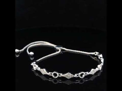 Rotating video showing the jewelry item