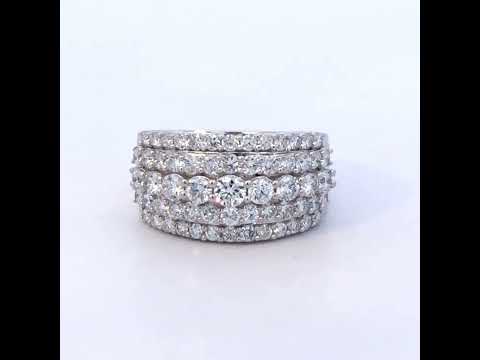 Rotating video showing the jewelry item