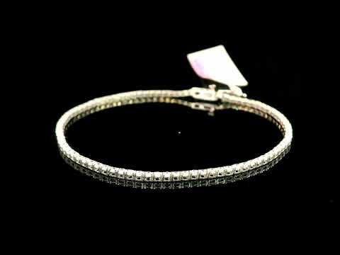 Rotating video showing the jewelry item