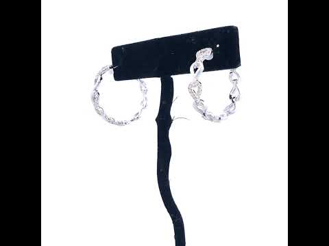 Rotating video showing the jewelry item