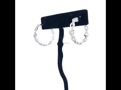 Rotating video showing the jewelry item