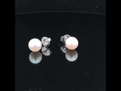 Rotating video showing the jewelry item