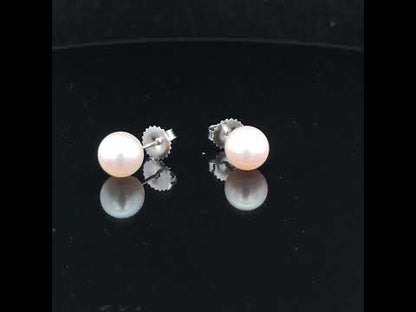 Rotating video showing the jewelry item