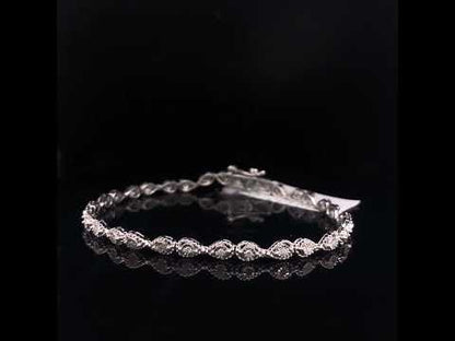 Rotating video showing the jewelry item