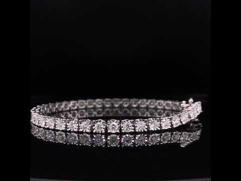 Rotating video showing the jewelry item