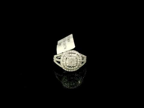 Rotating video showing the jewelry item