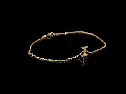 Rotating video showing the jewelry item