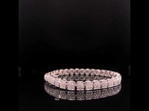 Rotating video showing the jewelry item