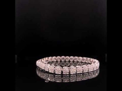 Rotating video showing the jewelry item