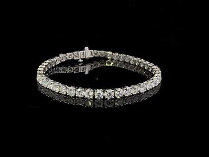 Rotating video showing the jewelry item