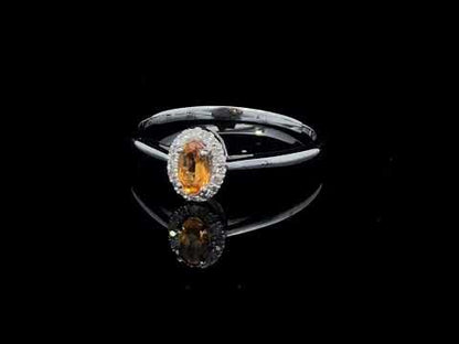 Rotating video showing the jewelry item