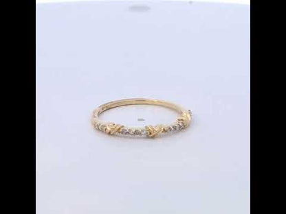 Rotating video showing the jewelry item