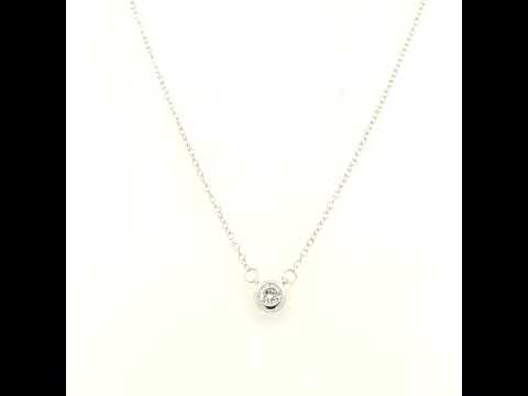 Rotating video showing the jewelry item