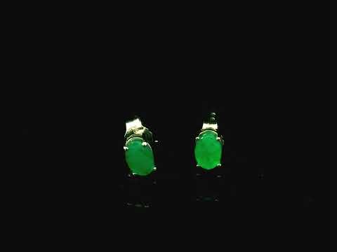 Rotating video showing the jewelry item