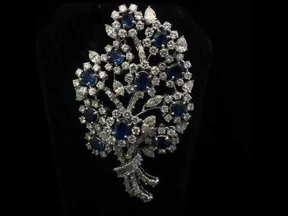 Rotating video showing the jewelry item