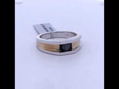 Rotating video showing the jewelry item