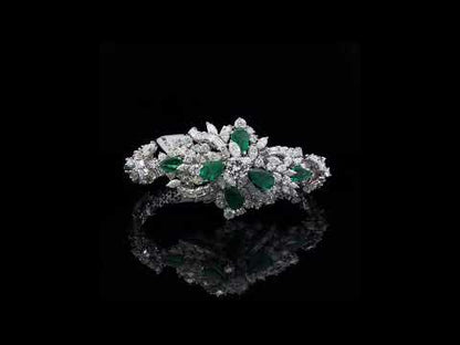 Rotating video showing the jewelry item