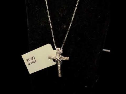 Rotating video showing the jewelry item