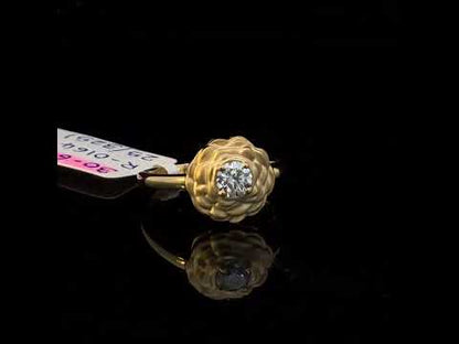 Rotating video showing the jewelry item