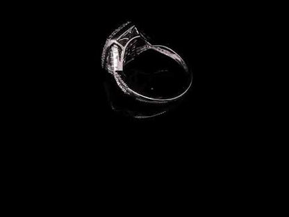 Rotating video showing the jewelry item