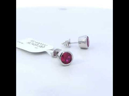 Rotating video showing the jewelry item