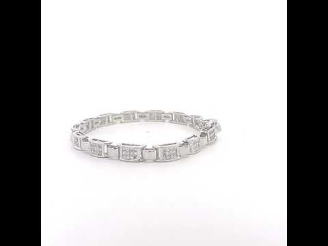 Rotating video showing the jewelry item