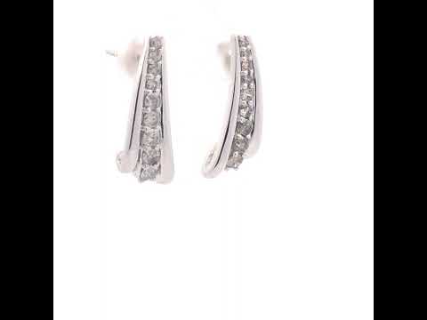 Rotating video showing the jewelry item